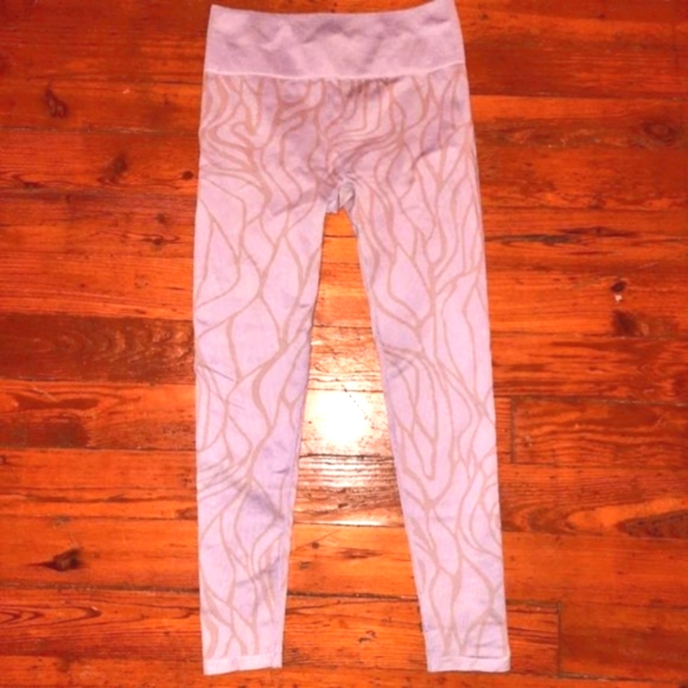 Fabletics High Waisted Seamless Leggings in Frosted Lilac